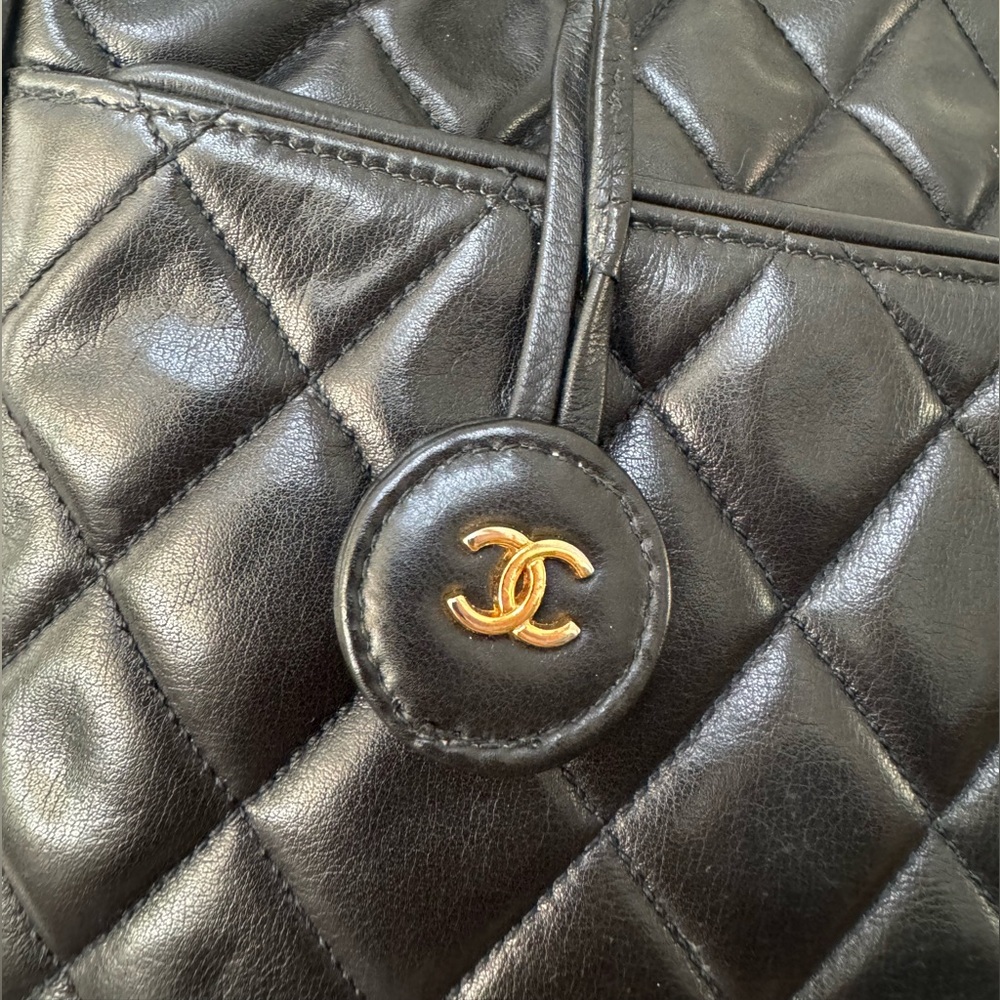 CHANEL Vintage Medallion Tote Black Quilted Lambskin Gold Chain Shoulder Bag - Picture 2 of 16